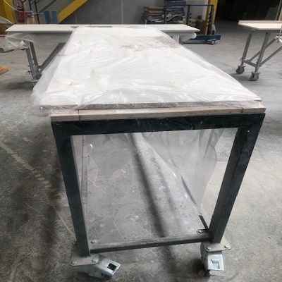 Comartex.com - Table avec ouvertures fixes 