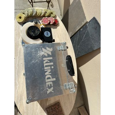 Comartex.com - Ponceuse manuelle d’occasion Klindex UFO 330 – 3 × Ø 140 mm, produit de la catégorie Nos occasions révisées