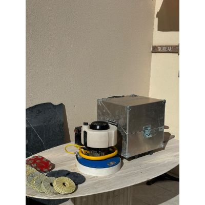 Comartex.com - Ponceuse manuelle d’occasion Klindex UFO 330 – 3 × Ø 140 mm, produit de la catégorie Nos occasions révisées